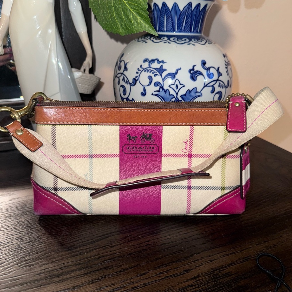 Coach small y2k shoulder bag.